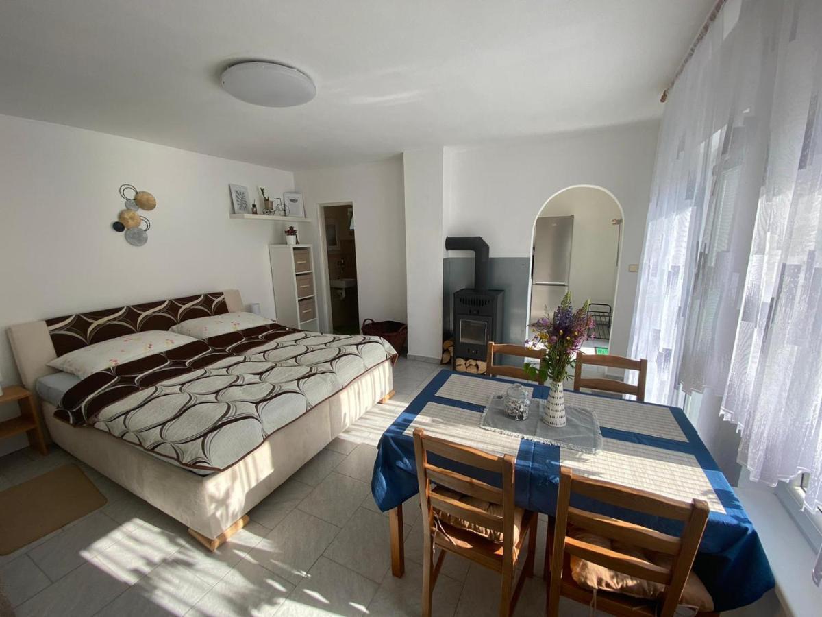 Apartman Beniskovec, Suchdol Nad Luznici Exteriör bild