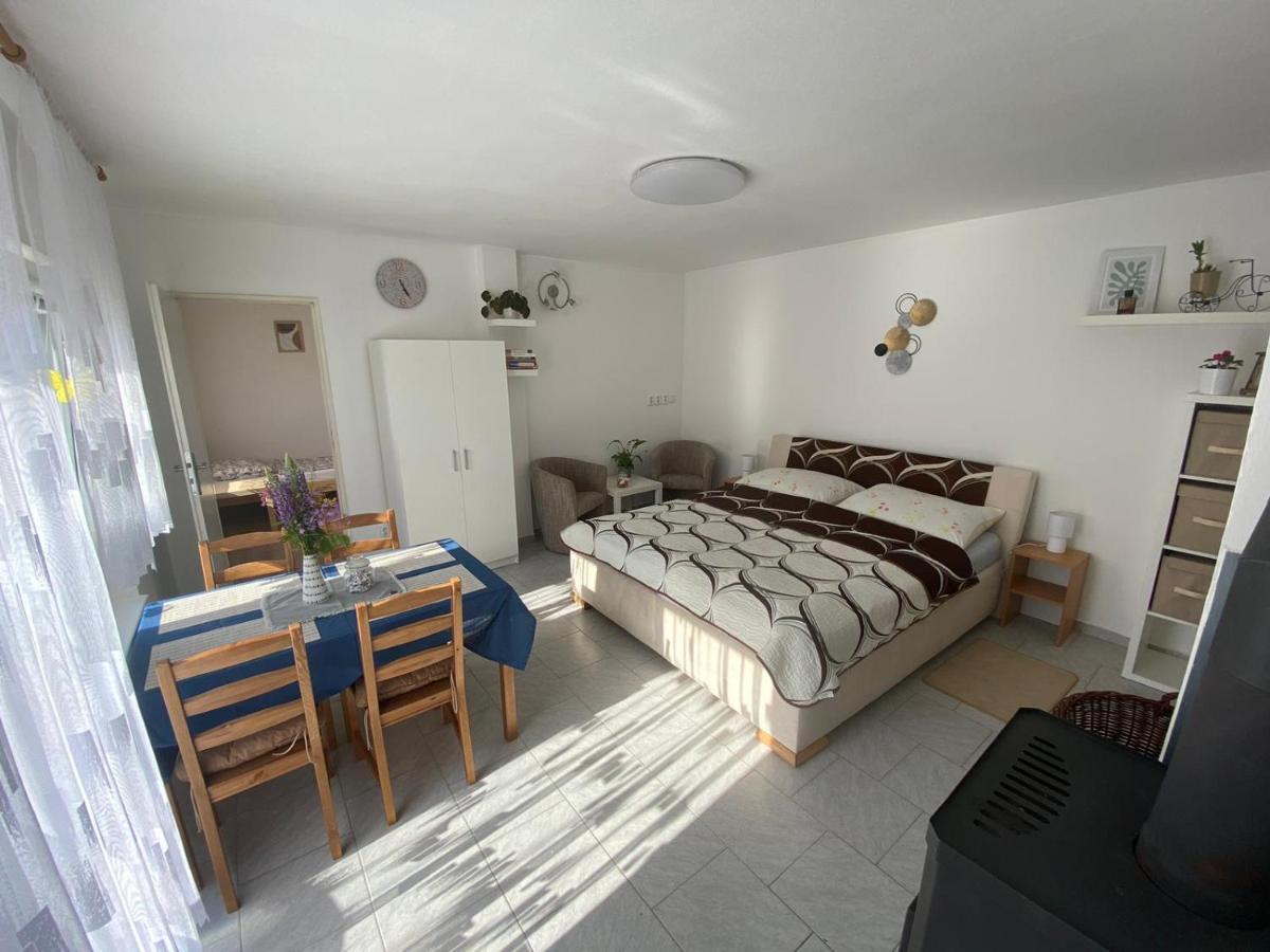 Apartman Beniskovec, Suchdol Nad Luznici Exteriör bild